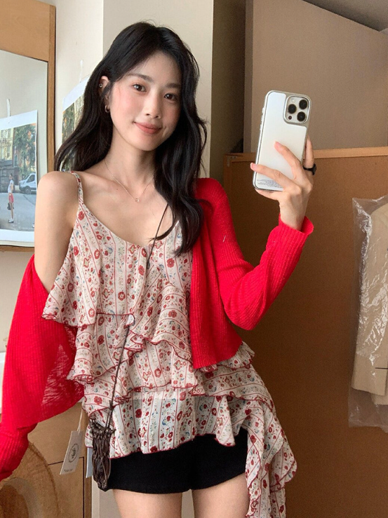 Beach Photos That Actually Hit Different: Flower-Ruffled Blouse That Makes the Ocean Your Studio