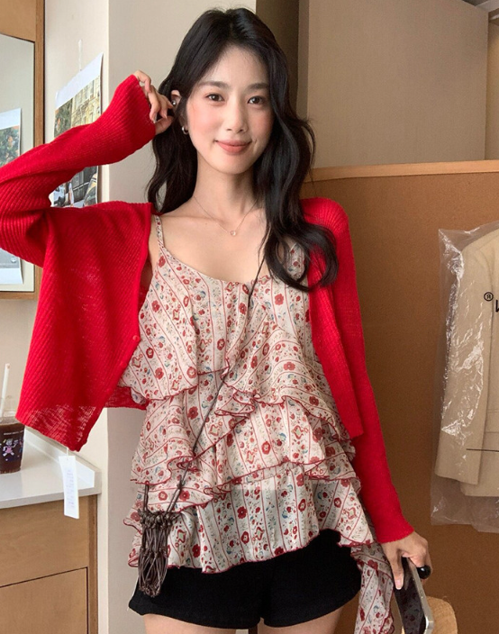 Beach Photos That Actually Hit Different: Flower-Ruffled Blouse That Makes the Ocean Your Studio