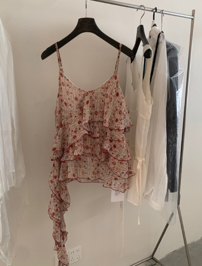 Beach Photos That Actually Hit Different: Flower-Ruffled Blouse That Makes the Ocean Your Studio