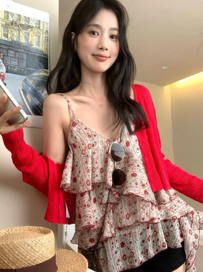 Beach Photos That Actually Hit Different: Flower-Ruffled Blouse That Makes the Ocean Your Studio