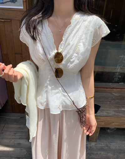 Seoul Cafe Date Night Glow-Up: Embroidered Lace Blouse That Makes You Look Like a K-Drama Lead
