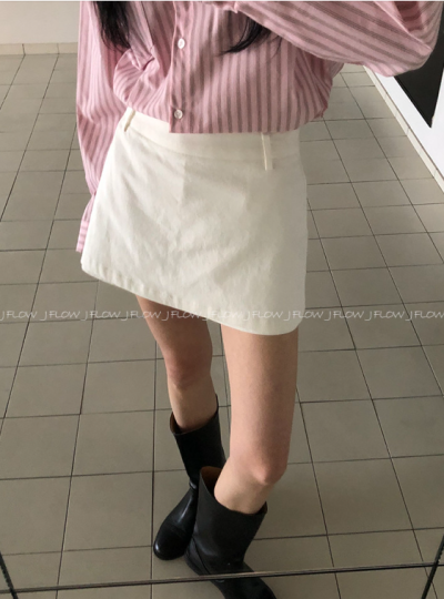 Shorts Skirt With a Secret: Finally, a Miniskirt That Lets You Actually Exist Without Holding Your Breath
