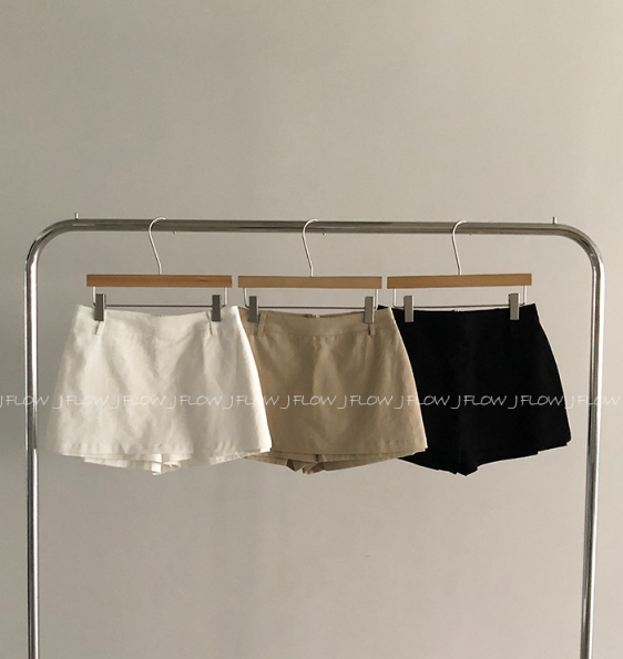 Shorts Skirt With a Secret: Finally, a Miniskirt That Lets You Actually Exist Without Holding Your Breath