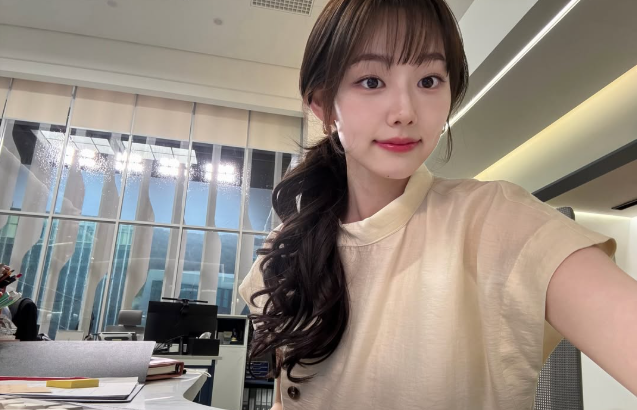 Ex-Idol to Office Darling: Kangmina's Effortless Summer Wardrobe Is Your New Blueprint