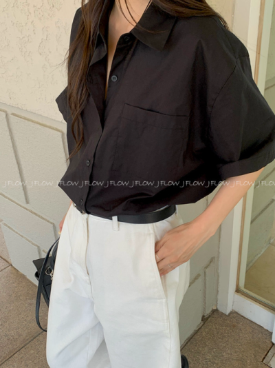 The Oversized Cotton Shirt Celebrities Wear to the Airport (And Everywhere Else)