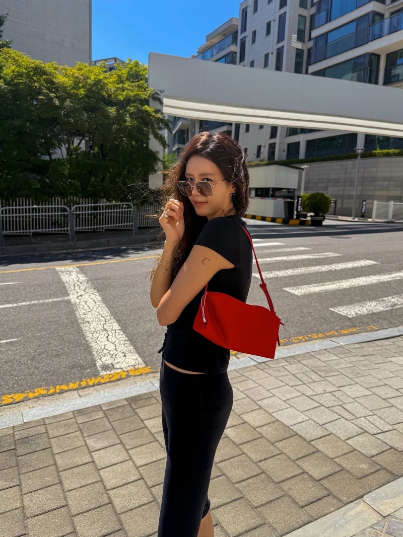 Chae Jung-An at 49 Wearing Leggings Like Nobody's Business (And 20-Year-Olds Are Copying Her)
