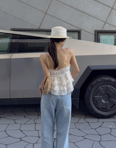 The Straw Hat Styling Hack Every Summer Traveler Needs