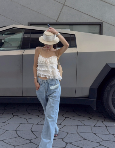 The Straw Hat Styling Hack Every Summer Traveler Needs