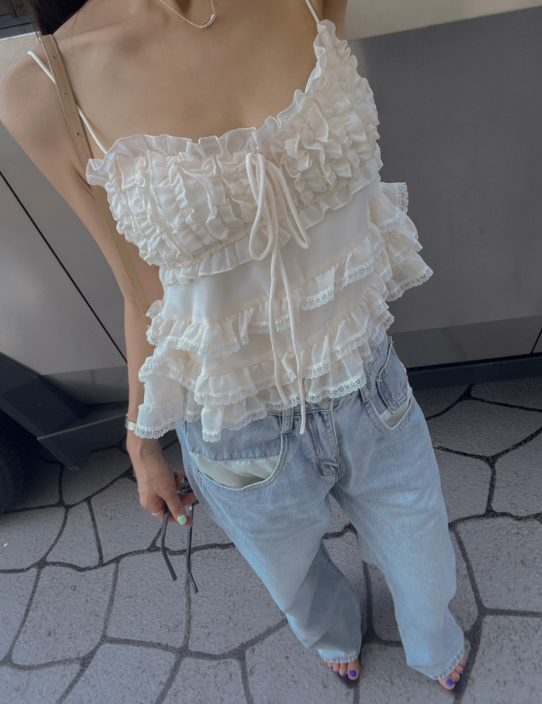 The Straw Hat Styling Hack Every Summer Traveler Needs