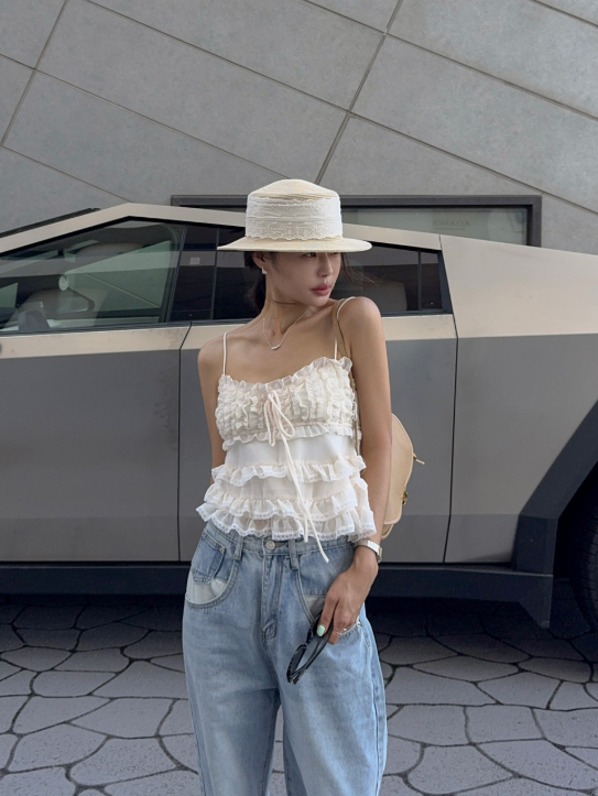 The Straw Hat Styling Hack Every Summer Traveler Needs