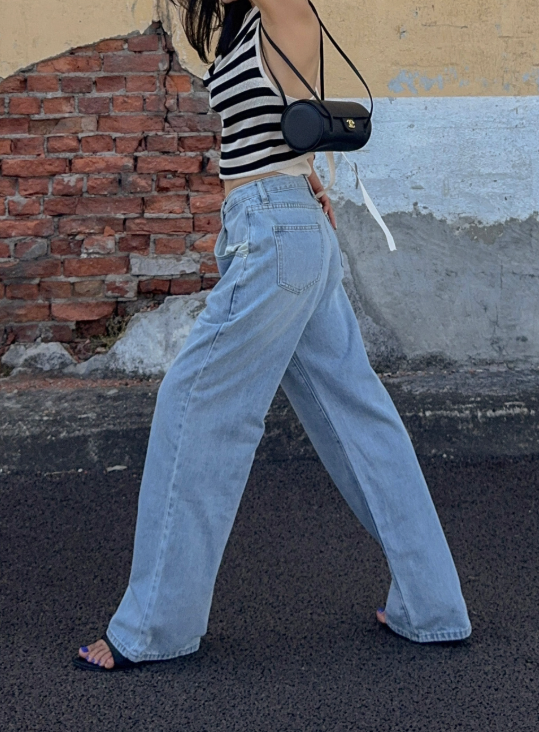 Festival Outfit in Wide Denim That Works at 20 and 30—Swap the Top, Become a Different Person