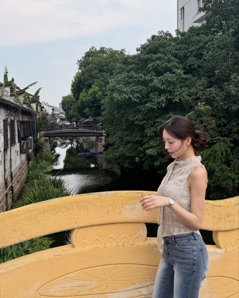 ITZY's Yuna: The K-Pop Visual Breaking the All-Black Minimalist Look