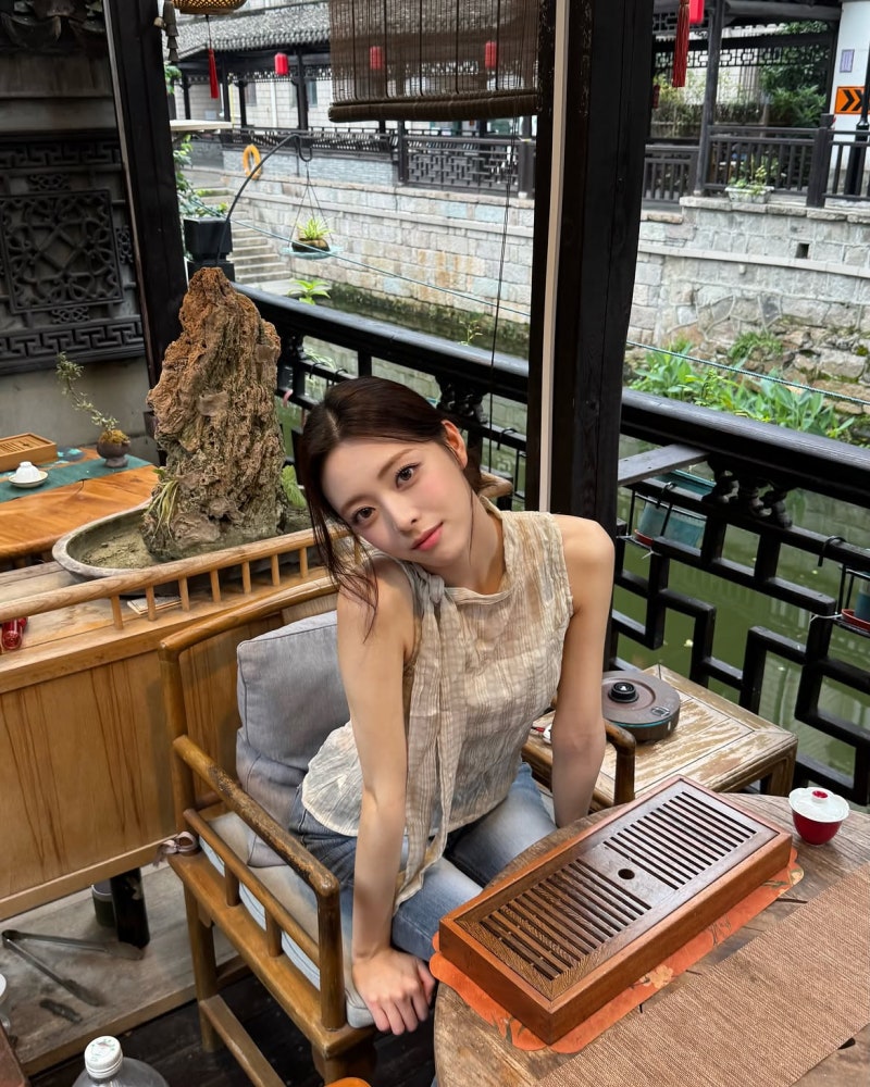 ITZY's Yuna: The K-Pop Visual Breaking the All-Black Minimalist Look