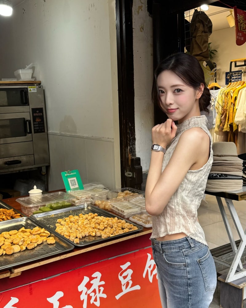 ITZY's Yuna: The K-Pop Visual Breaking the All-Black Minimalist Look