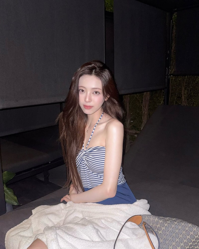 ITZY's Yuna: The K-Pop Visual Breaking the All-Black Minimalist Look