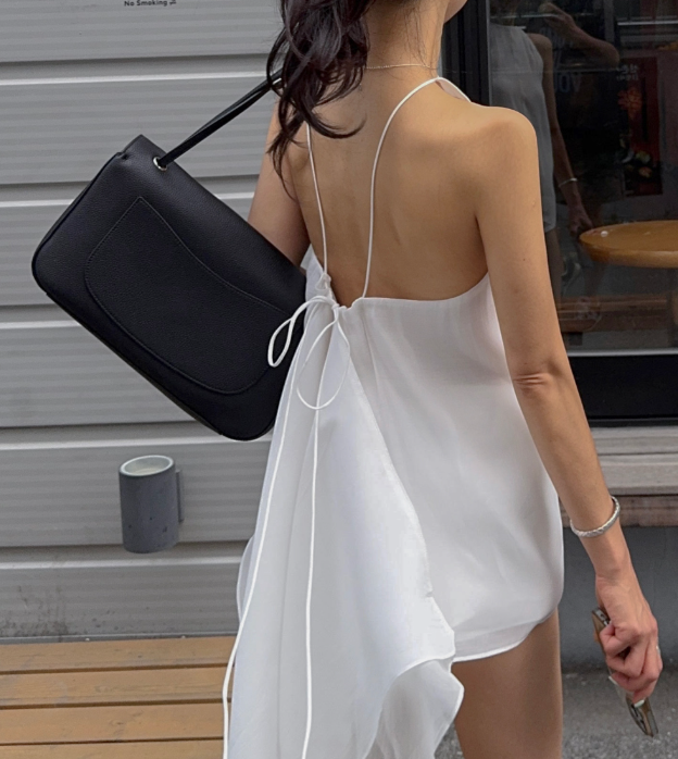 The Open Back That Actually Works: How a Sleeveless Cutout Carves Your Silhouette Without Trying
