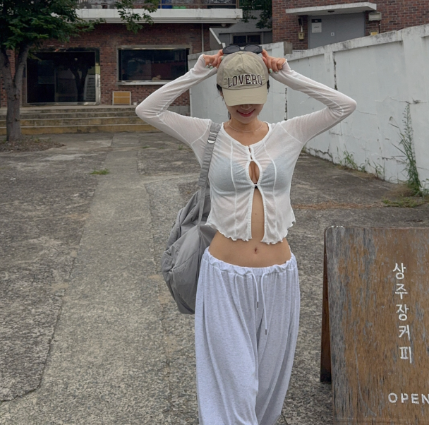 The Ribbed Cardigan That Broke the Beach: How to Wear Layered Knit Like You Invented It