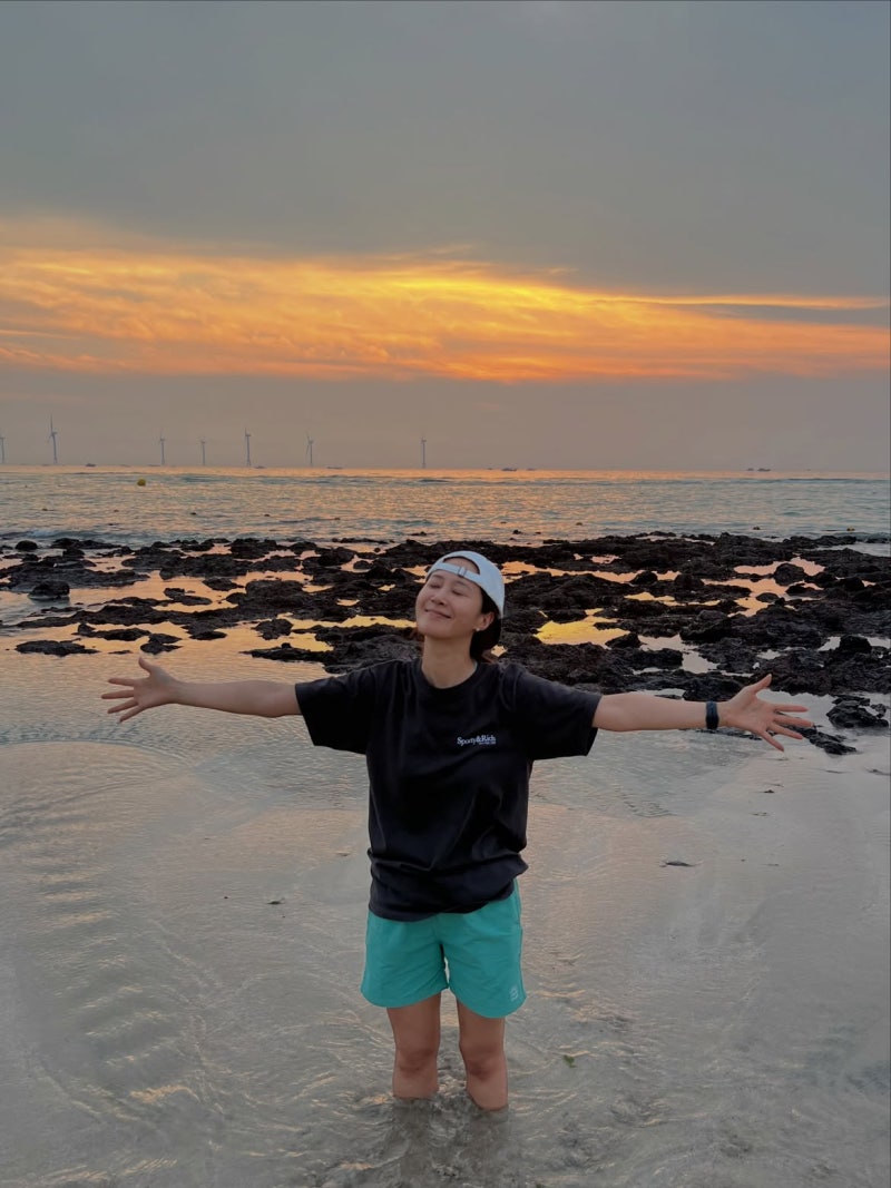From K-Drama to the Beach: Girls' Generation's Yuri Proves an Oversized Tee Beats a Swimsuit