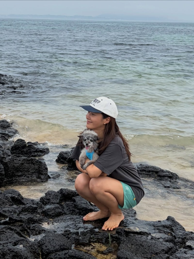 From K-Drama to the Beach: Girls' Generation's Yuri Proves an Oversized Tee Beats a Swimsuit
