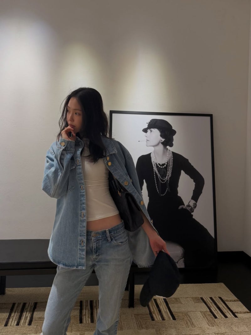 The Former APINK Member Now Playing Action Hero in Kim Bu-jang — And She's Pulling Off Four Completely Different Vibes From One White Tee