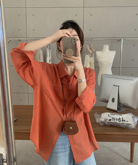 She Ditched Her 5-Year-Old Drab Blouse for This Linen Shirt, and Now Her Husband Wants a Date