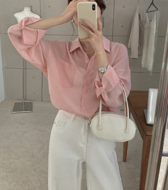 She Ditched Her 5-Year-Old Drab Blouse for This Linen Shirt, and Now Her Husband Wants a Date