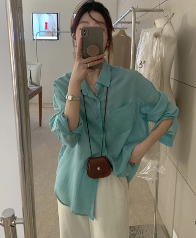 She Ditched Her 5-Year-Old Drab Blouse for This Linen Shirt, and Now Her Husband Wants a Date