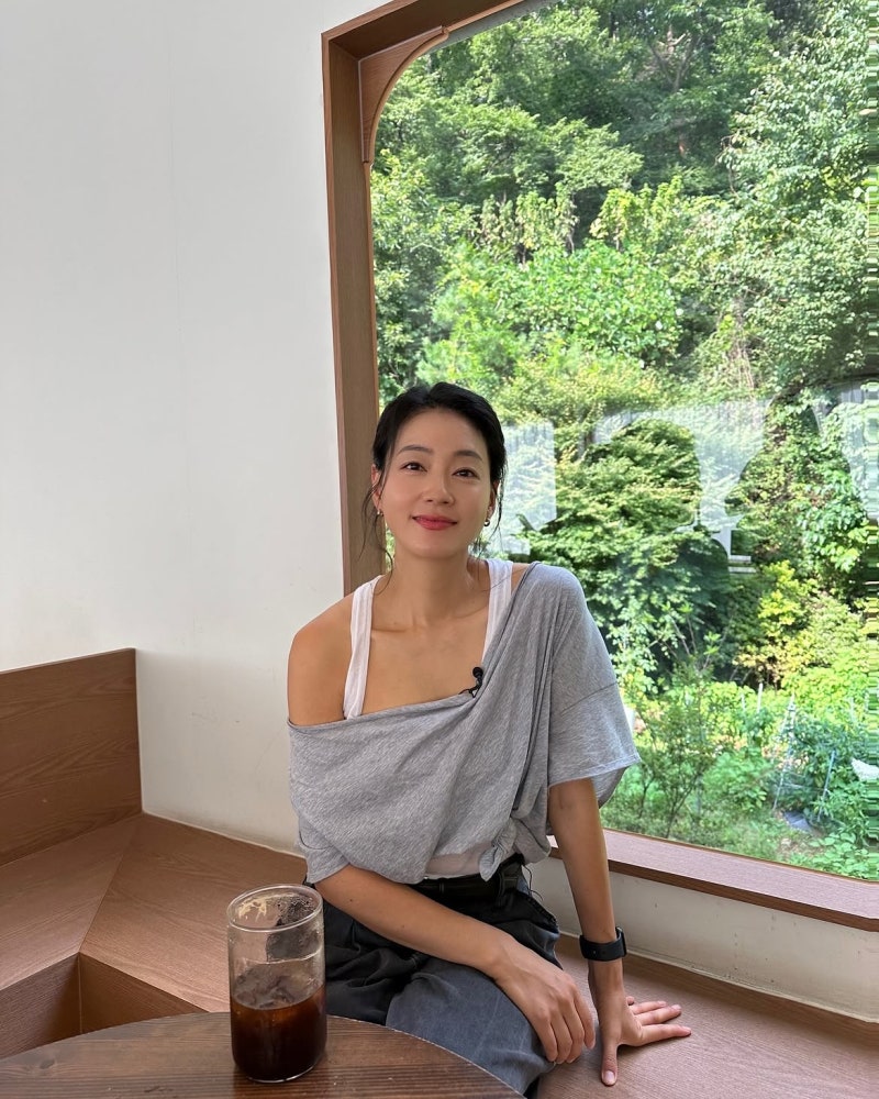 Master's Thesis at 48, Playing Twindom on Camera—Park Jin-hee Proves Concept Actresses Don't Age the Same