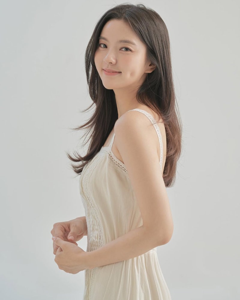 7 Years as a Yoga Instructor, Now Plotting Revenge in Weezer—Nam Sang-ji's Casual-Cool Coding