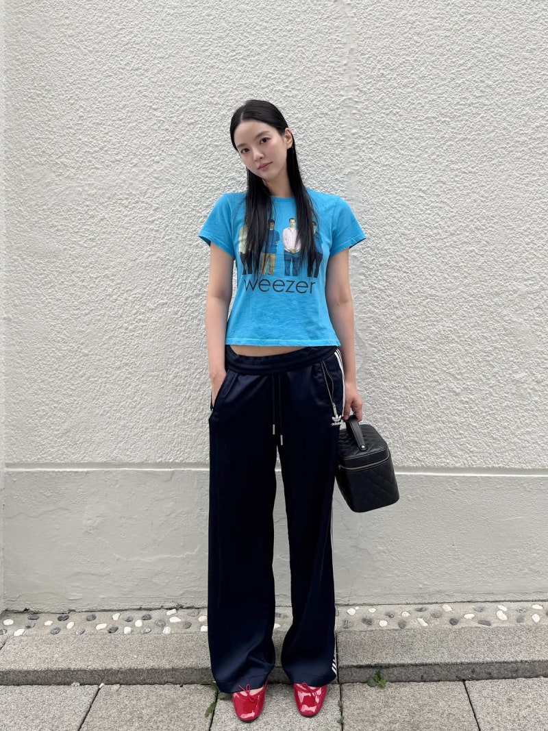 7 Years as a Yoga Instructor, Now Plotting Revenge in Weezer—Nam Sang-ji's Casual-Cool Coding