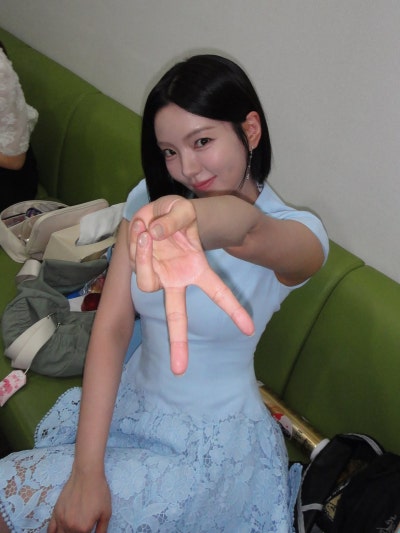 7 Years as a Yoga Instructor, Now Plotting Revenge in Weezer—Nam Sang-ji's Casual-Cool Coding