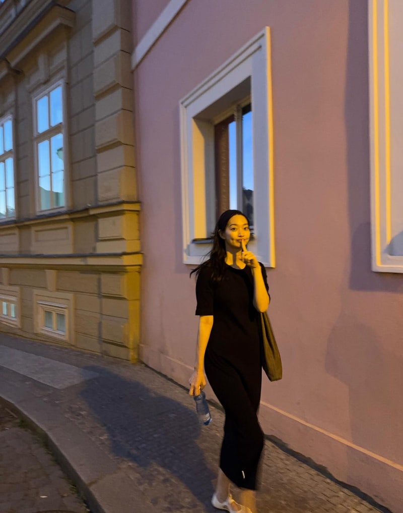5-foot-7 Pelvic Goddess Energy: How Shin Min-ah Proves Basic T-Shirts Are About Proportion, Not Price