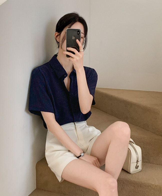 The Office Blouse Nobody Actually Irons (And Men Keep Asking About It) Is This Hidden-Button Secret