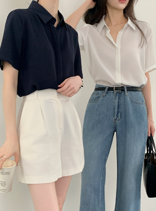 The Office Blouse Nobody Actually Irons (And Men Keep Asking About It) Is This Hidden-Button Secret