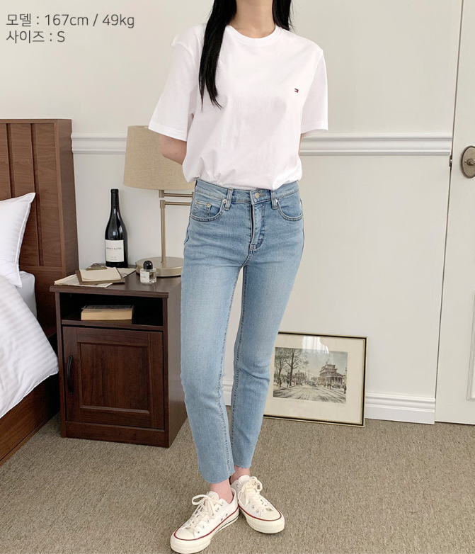 Why K-Celebs Swear by This One Unisex Crewneck Tee for Lazy Summer Days