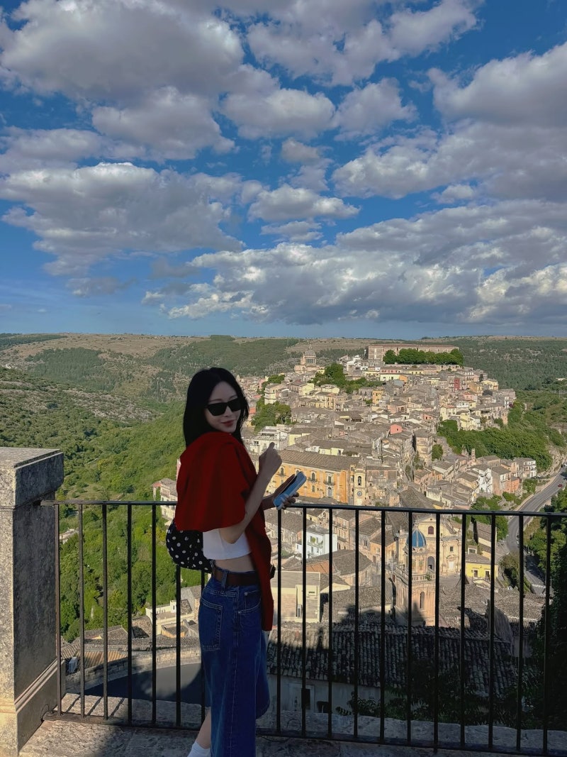 Han Ye-seul's Sicily Summer: The LA-Born Actress Who Masters Color Contrast Travel Dressing