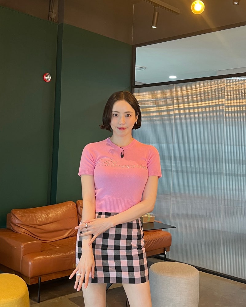 Supermodel-to-Actress Lee Da-hee Nails Three Seasons in One Outfit Approach