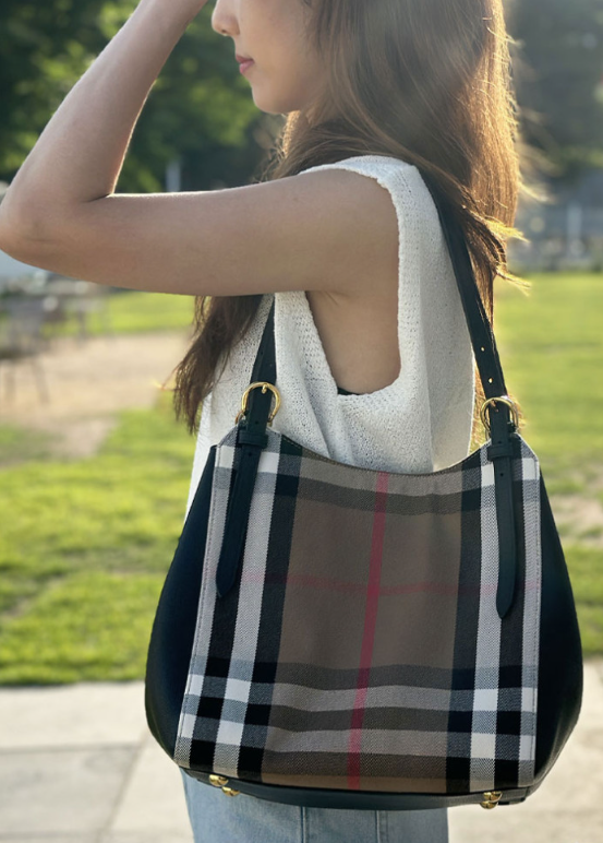 The Burberry Canter Bag That Makes Even Basic Denim Look Like a Magazine Spread