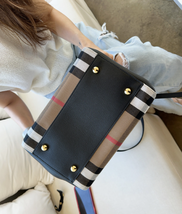 The Burberry Canter Bag That Makes Even Basic Denim Look Like a Magazine Spread
