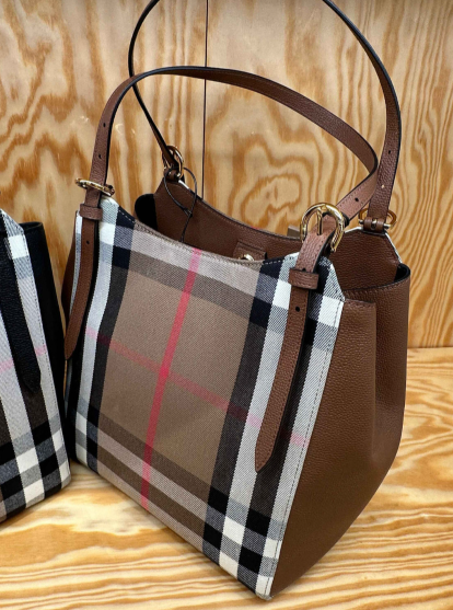 The Burberry Canter Bag That Makes Even Basic Denim Look Like a Magazine Spread
