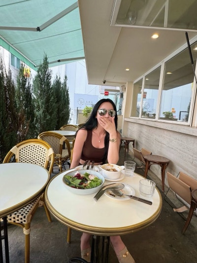 Trot Star Who Practiced Winking 8 Hours Daily Keeps Summer Casual