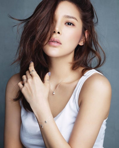 Miss Korea Seoul Contestant Turned Busan Actress: Park Si-yeon's Summer Rotation From Fresh to Edgy to Chic