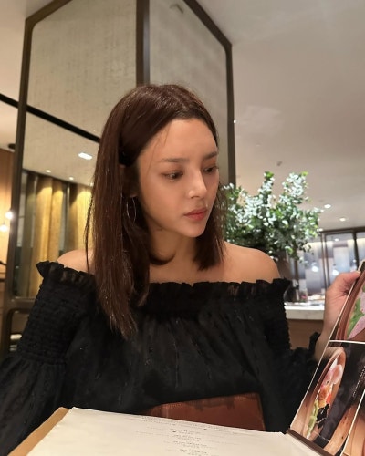 Miss Korea Seoul Contestant Turned Busan Actress: Park Si-yeon's Summer Rotation From Fresh to Edgy to Chic