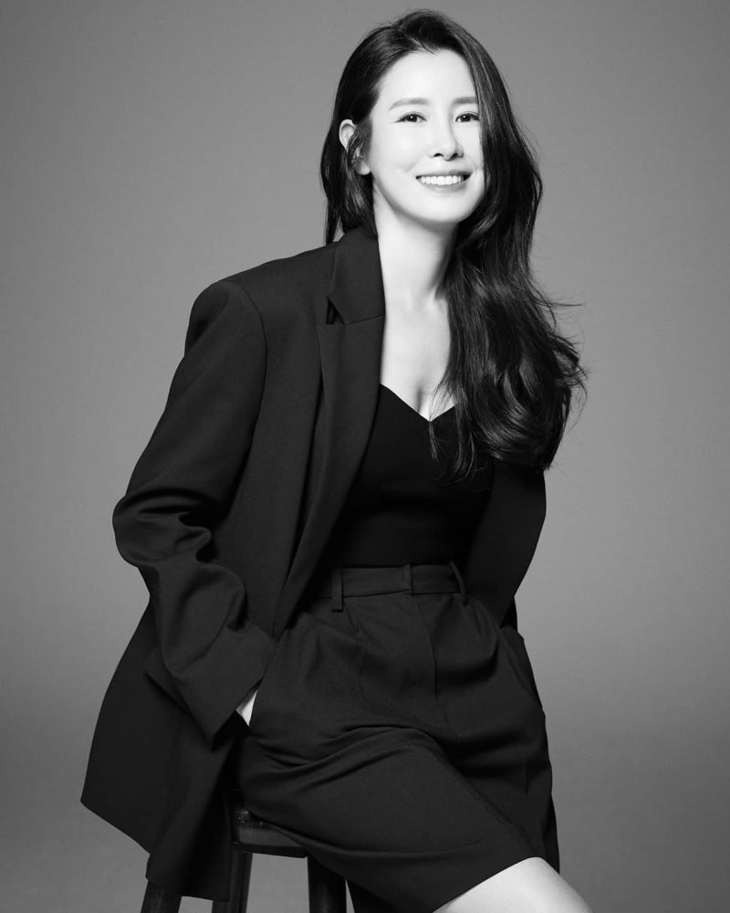 From Accountant to Award-Winning Actress: Lee Tae-ran's Effortless Summer Wardrobe at 50-Plus