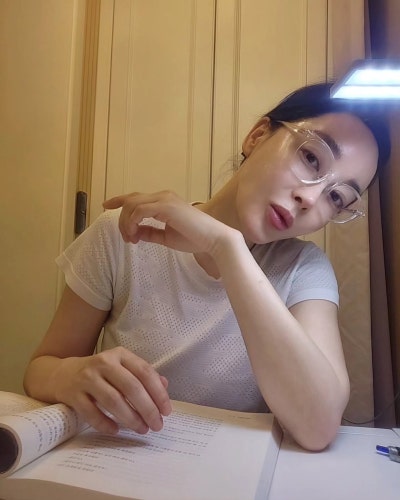 Ex-Weather Anchor Turned Powerhouse Actress: How Kim Hye-eun Commands the Screen in Three Summer Looks