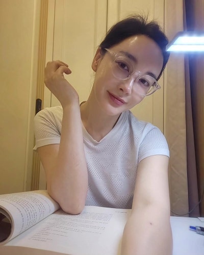 Ex-Weather Anchor Turned Powerhouse Actress: How Kim Hye-eun Commands the Screen in Three Summer Looks