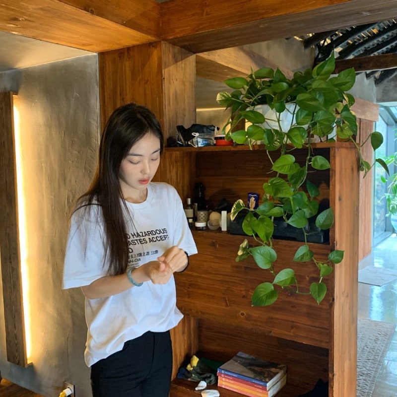 Jeon Seo-ni Proves You Don't Need Effort to Look Effortless