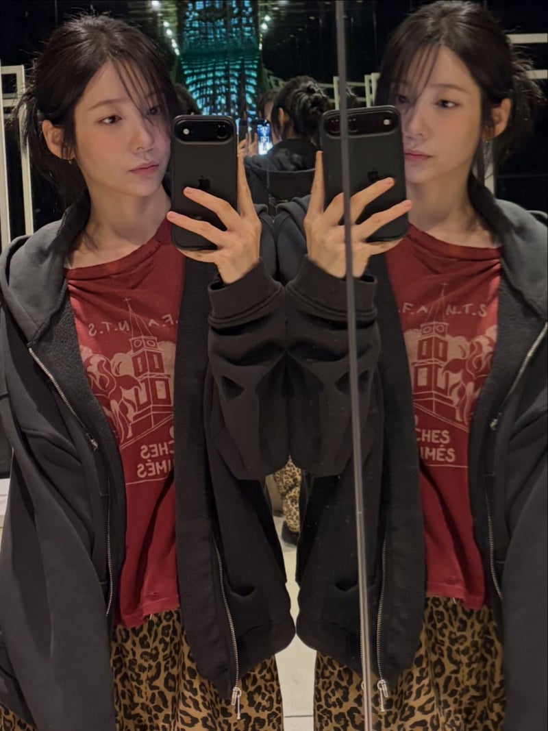 Park Ji-hyun Steps Into Athleisure Without Breaking a Sweat