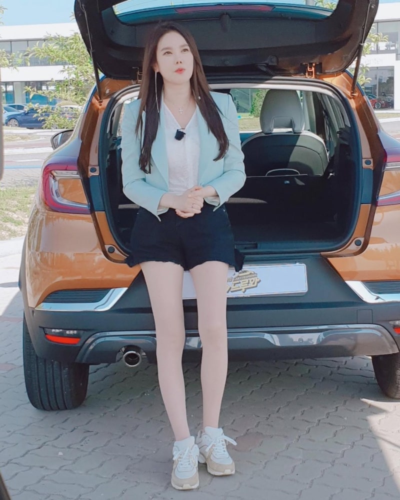 This K-Pop Singer Was the First Korean to Walk Chanel's Runway as Main Model