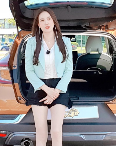 This K-Pop Singer Was the First Korean to Walk Chanel's Runway as Main Model